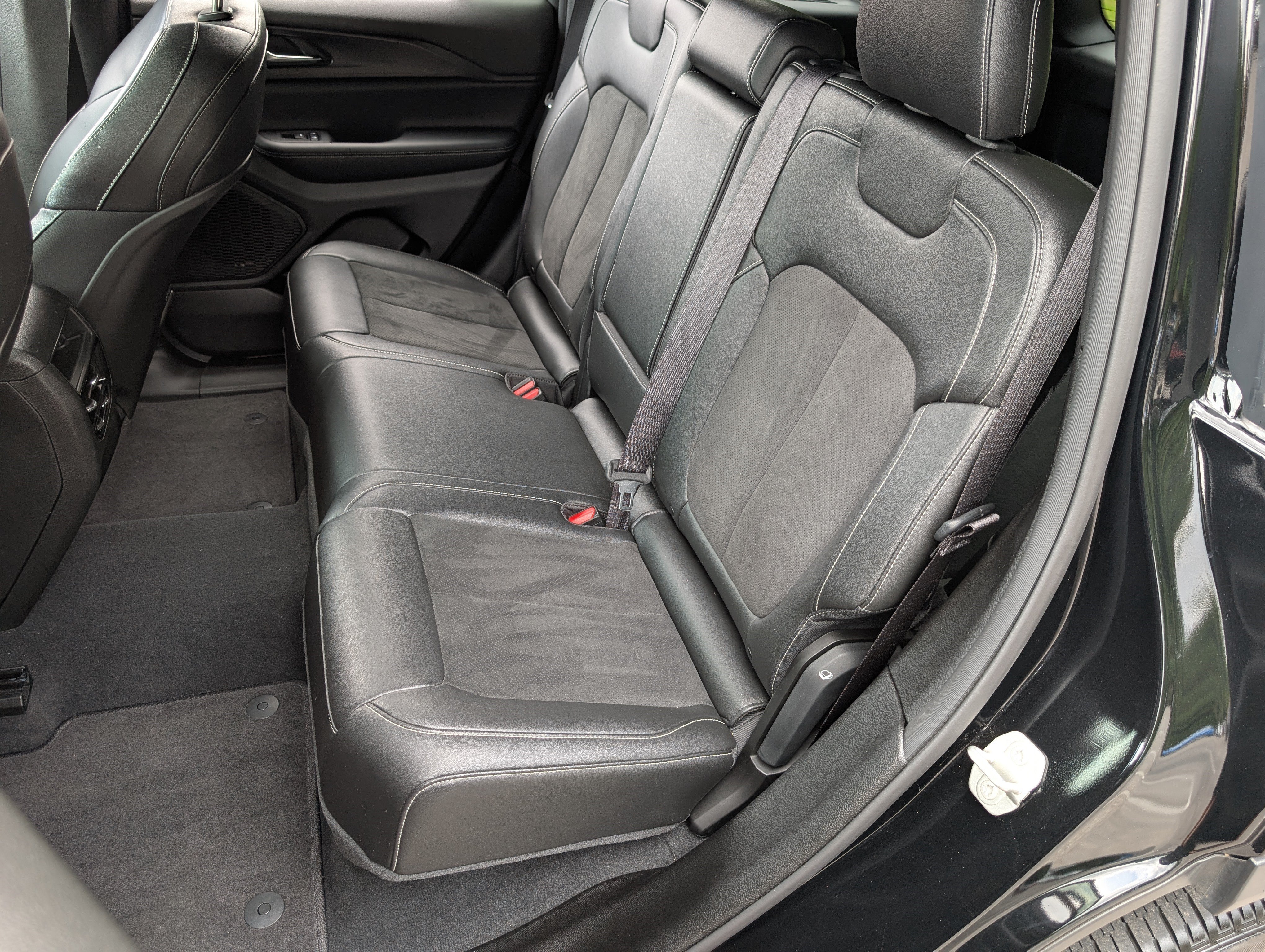 Used 2024 Jeep Grand Cherokee Altitude AWD/4WD image 18
