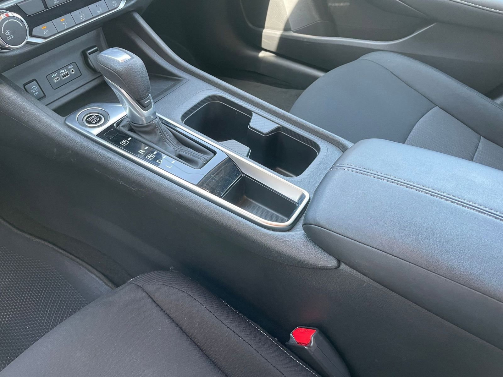 Used 2025 Nissan Sentra SV FWD image 39