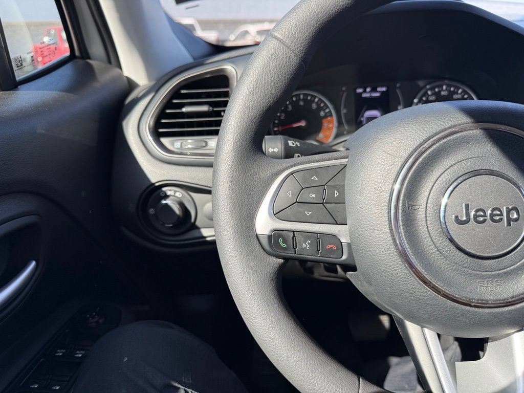Used 2023 Jeep Renegade Latitude AWD/4WD image 7