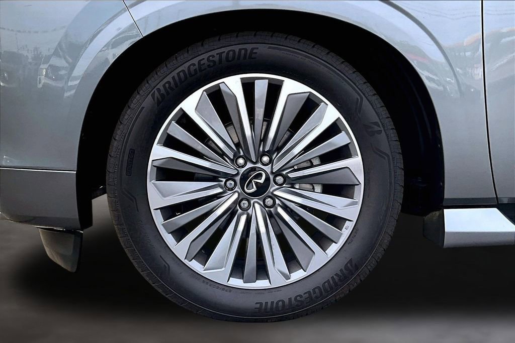 Used 2025 INFINITI QX80 Sensory image 9