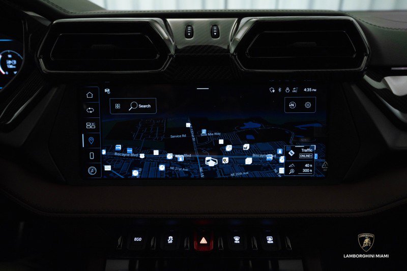 Used 2025 Lamborghini Urus SE image 56