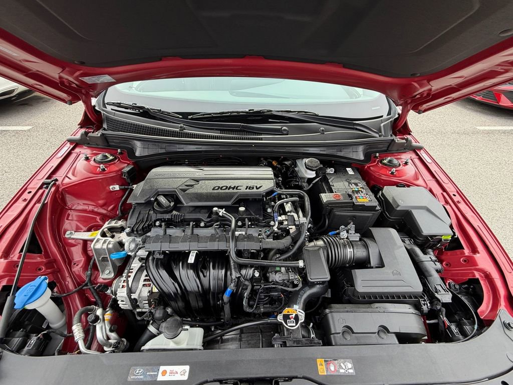 Certified 2025 Hyundai Elantra Sport image 26