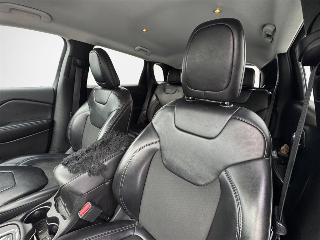 Certified 2019 Jeep Cherokee Latitude Plus w/ Cold Weather Group image 20