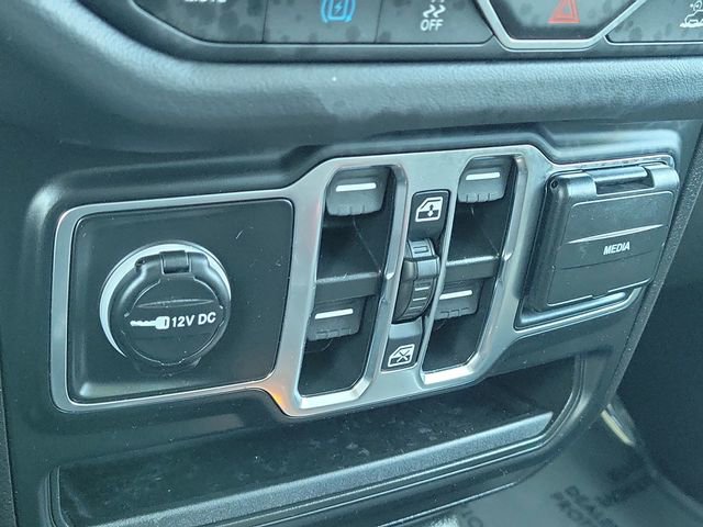 Used 2025 Jeep Wrangler Unlimited Sahara AWD/4WD image 30