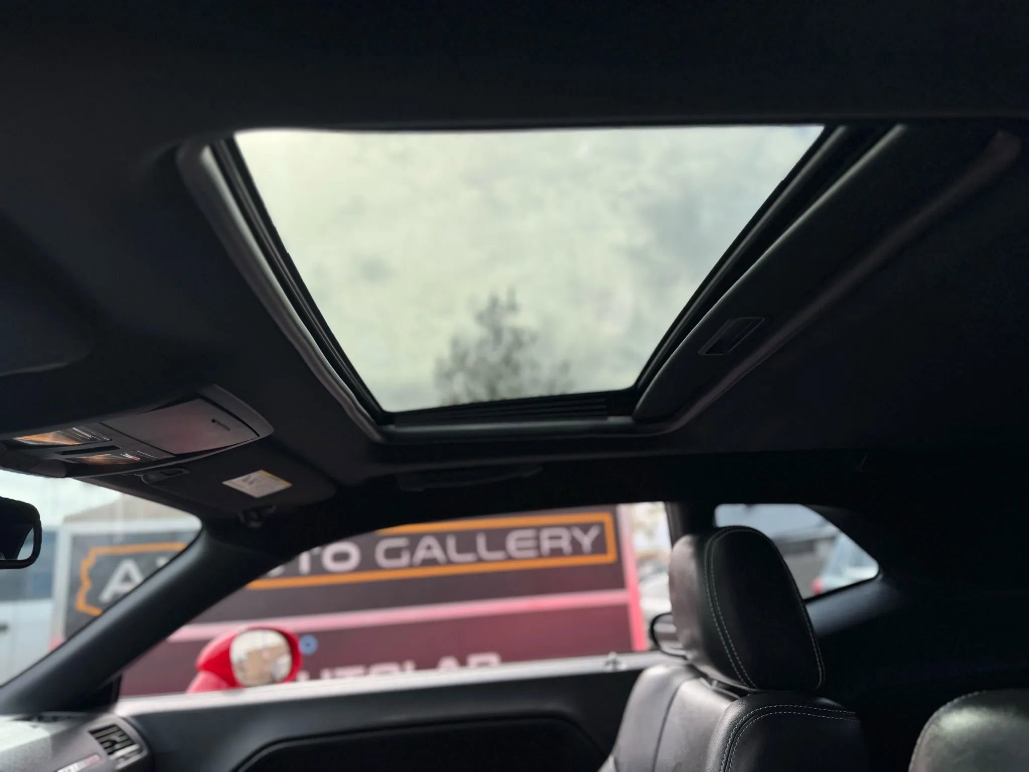 Used 2010 Dodge Challenger R/T image 39