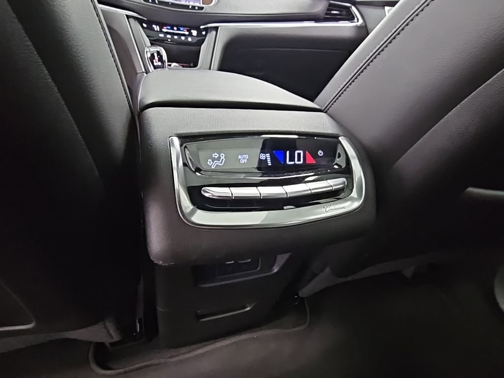 Used 2023 Cadillac XT6 Luxury image 32