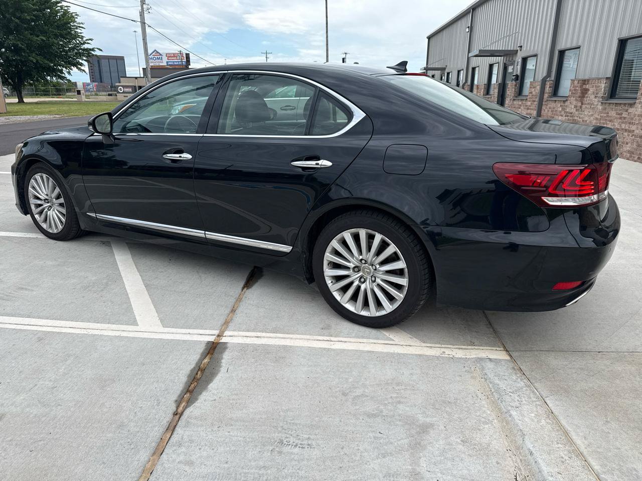 Used 2013 Lexus LS 460 AWD w/ Comfort Pkg image 14