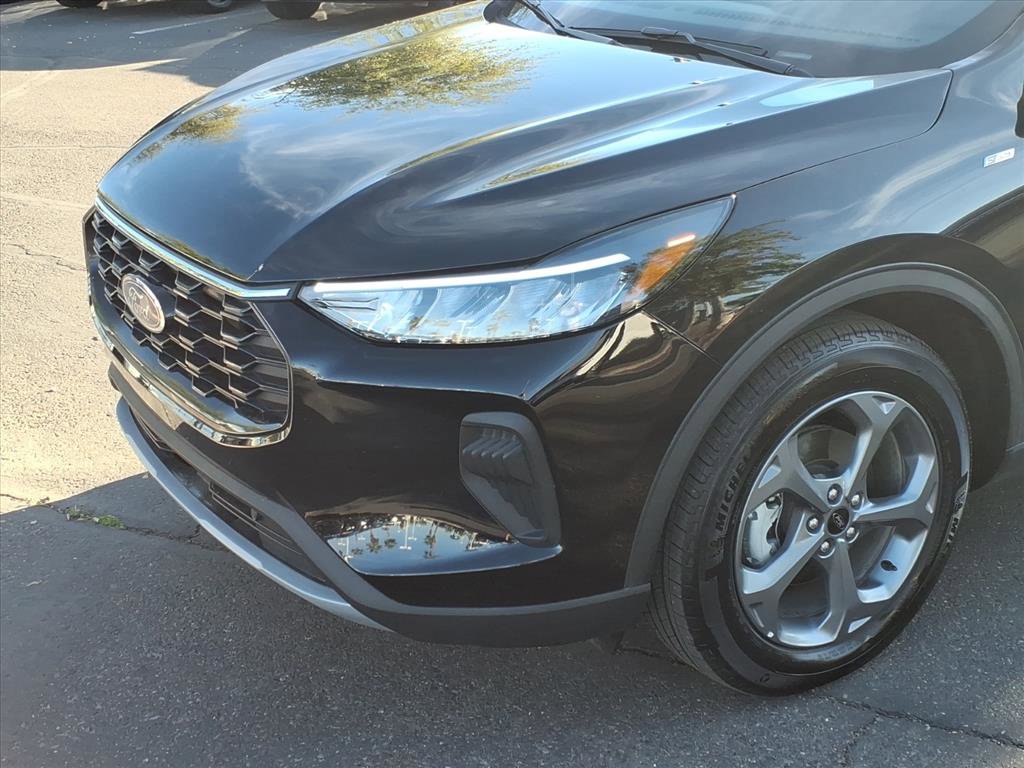 Used 2025 Ford Escape ST-Line image 8