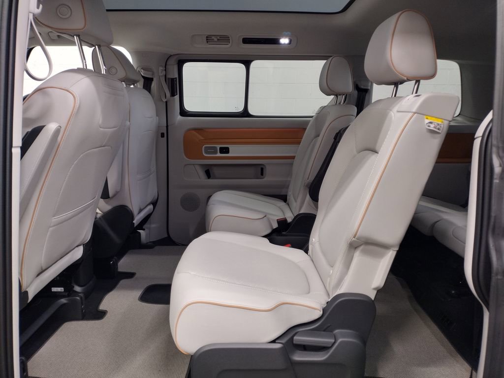 New 2025 Volkswagen ID. Buzz 1st Edition image 31