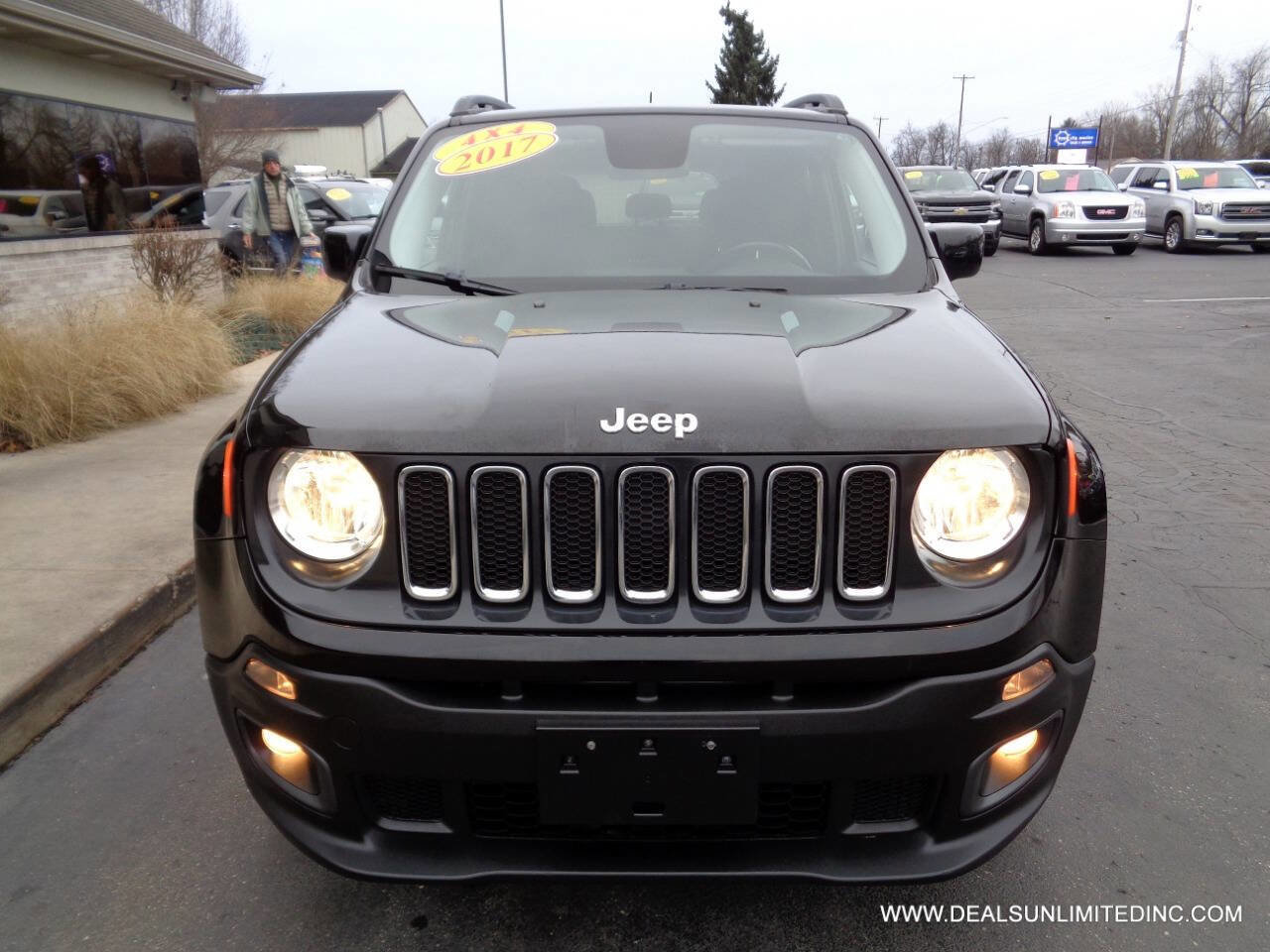 Used 2017 Jeep Renegade Latitude w/ Cold Weather Group image 24