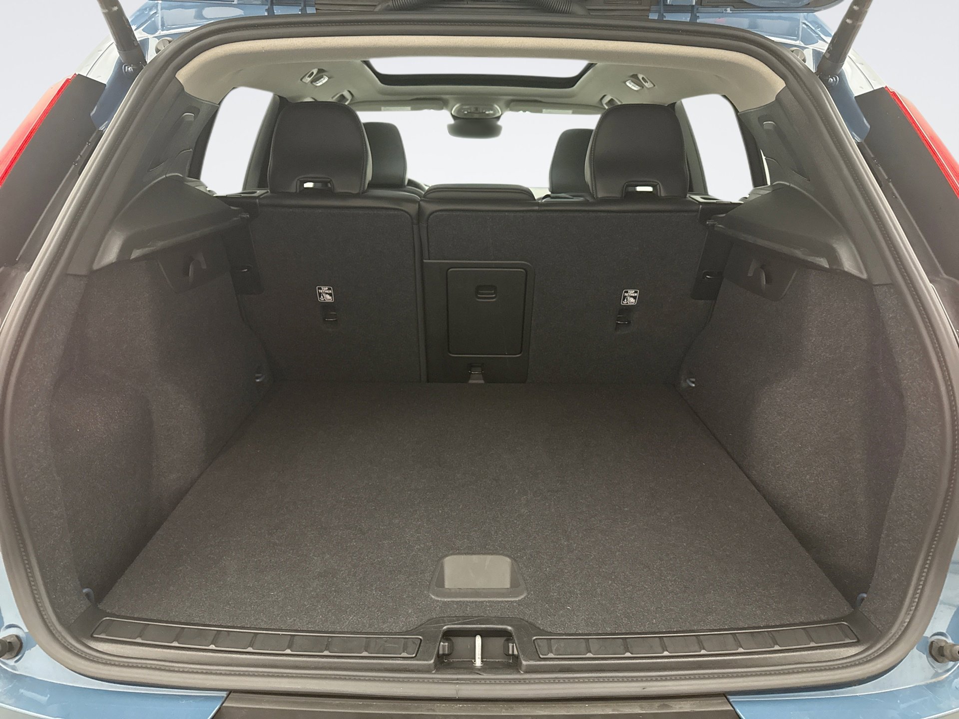 Used 2025 Volvo XC40 B5 Core image 22