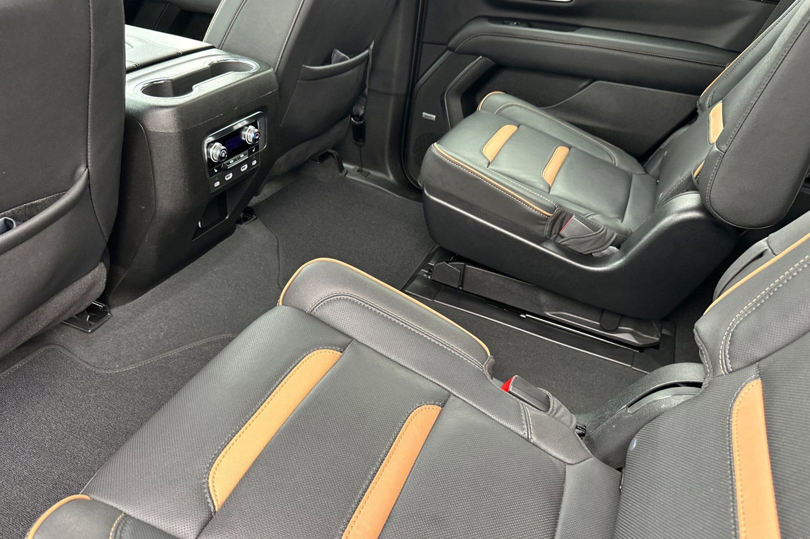 Used 2023 GMC Yukon AT4 w/ AT4 Premium Package image 14