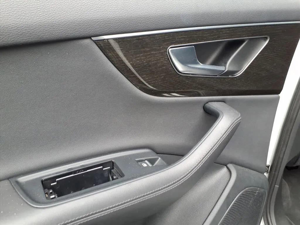 Used 2023 Audi Q7 3.0T Premium Plus image 22