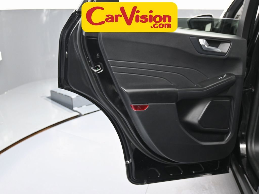 Used 2022 Ford Escape Titanium image 40