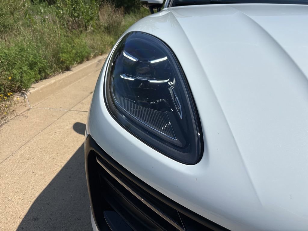 Used 2023 Porsche Macan Turbo image 25