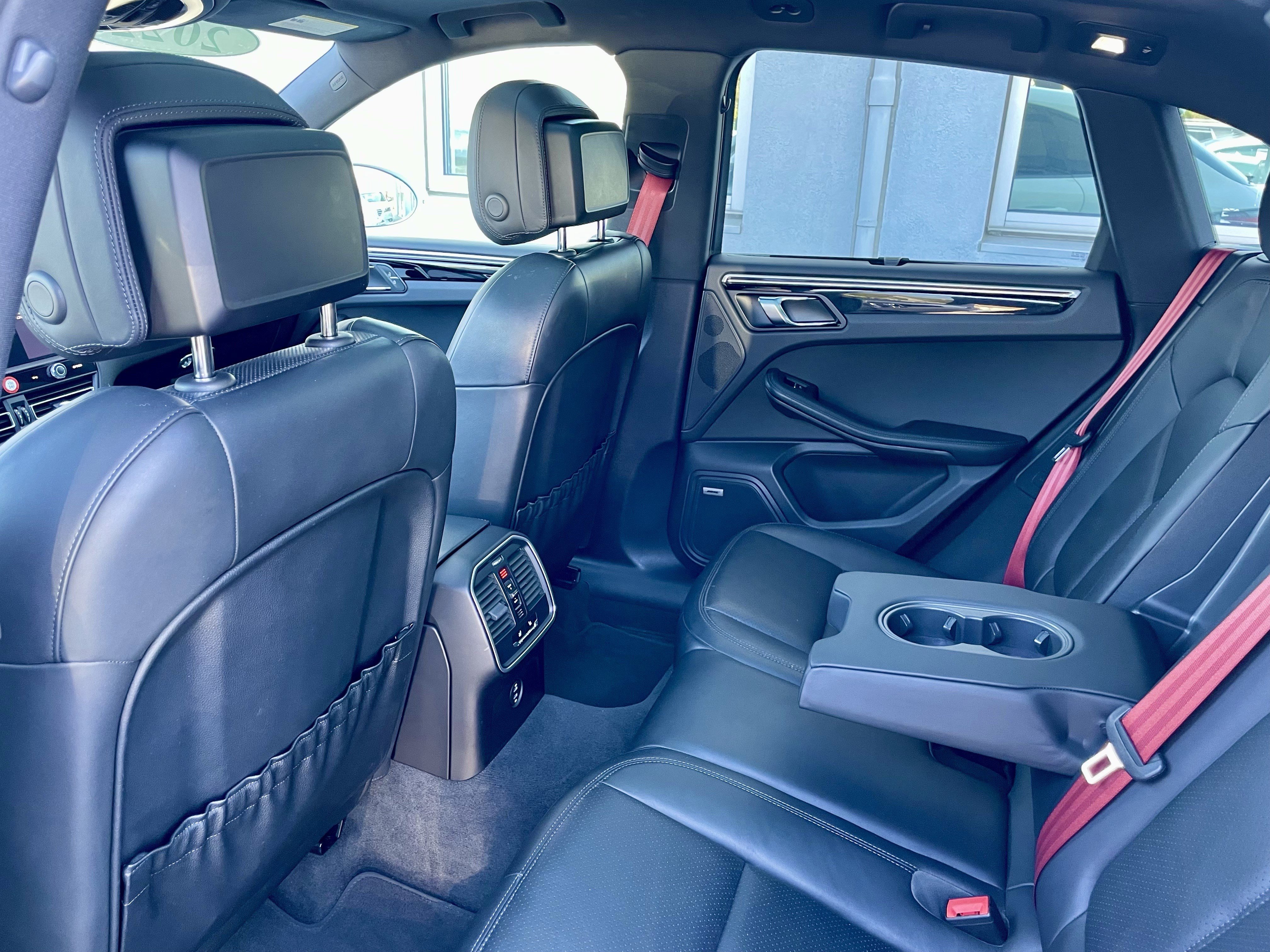 Used 2022 Porsche Macan image 30