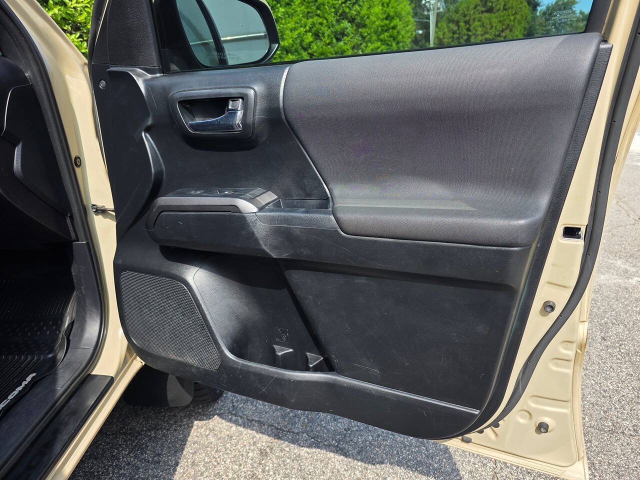 Used 2019 Toyota Tacoma TRD Off-Road AWD/4WD image 32