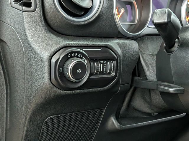 Used 2018 Jeep Wrangler Unlimited Sahara image 13