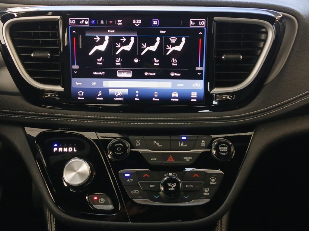 New 2027 Chrysler Pacifica Limited FWD image 4