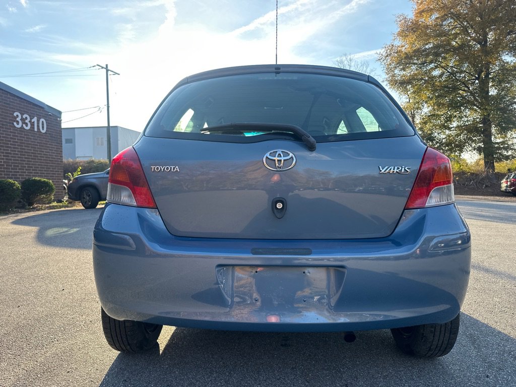 Used 2010 Toyota Yaris 2-Door Hatchback image 5