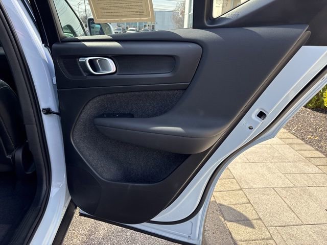 Used 2025 Volvo XC40 B5 Plus image 13
