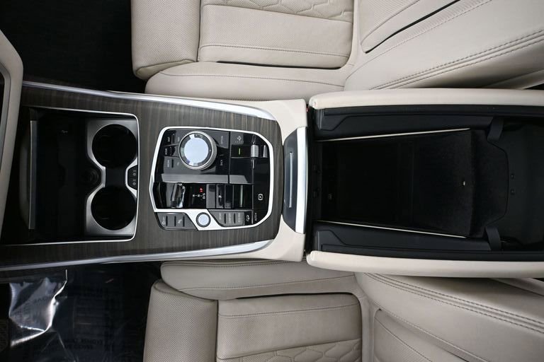 Used 2023 BMW X7 xDrive40i w/ Executive Package image 41