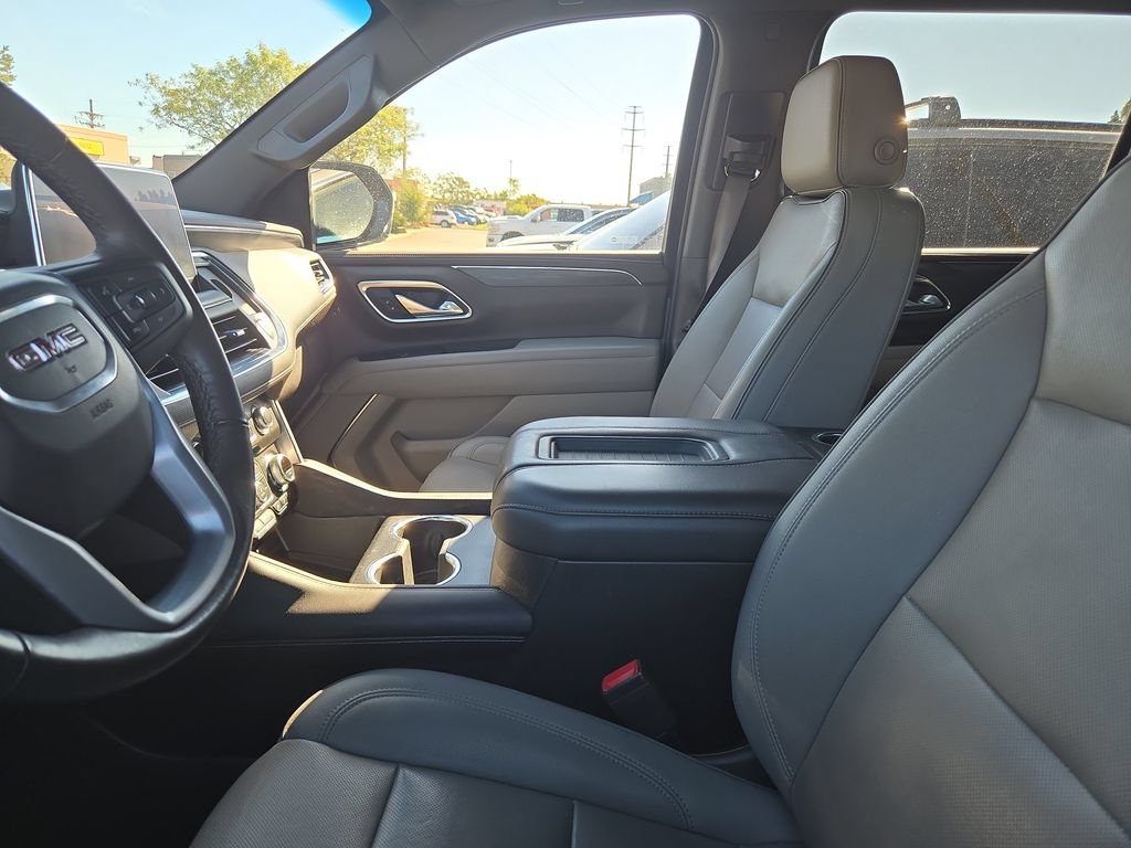 Used 2022 GMC Yukon XL SLT w/ SLT Premium Package AWD/4WD image 5