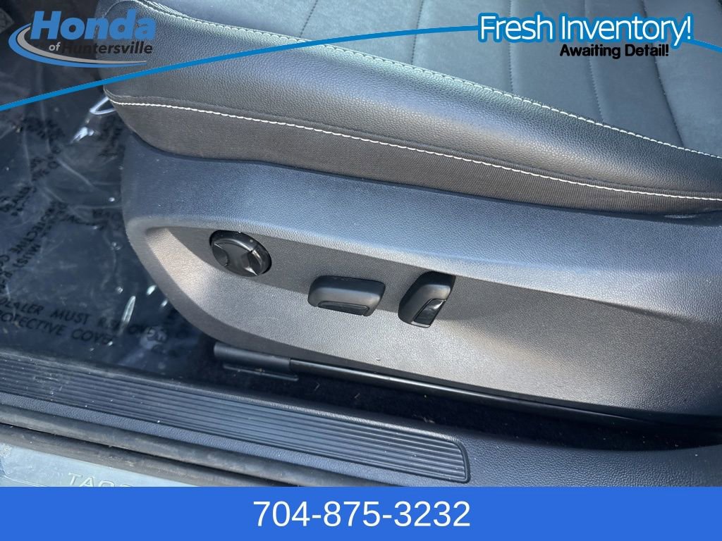 Used 2023 Volkswagen Taos SE w/ Panoramic Sunroof Package image 19