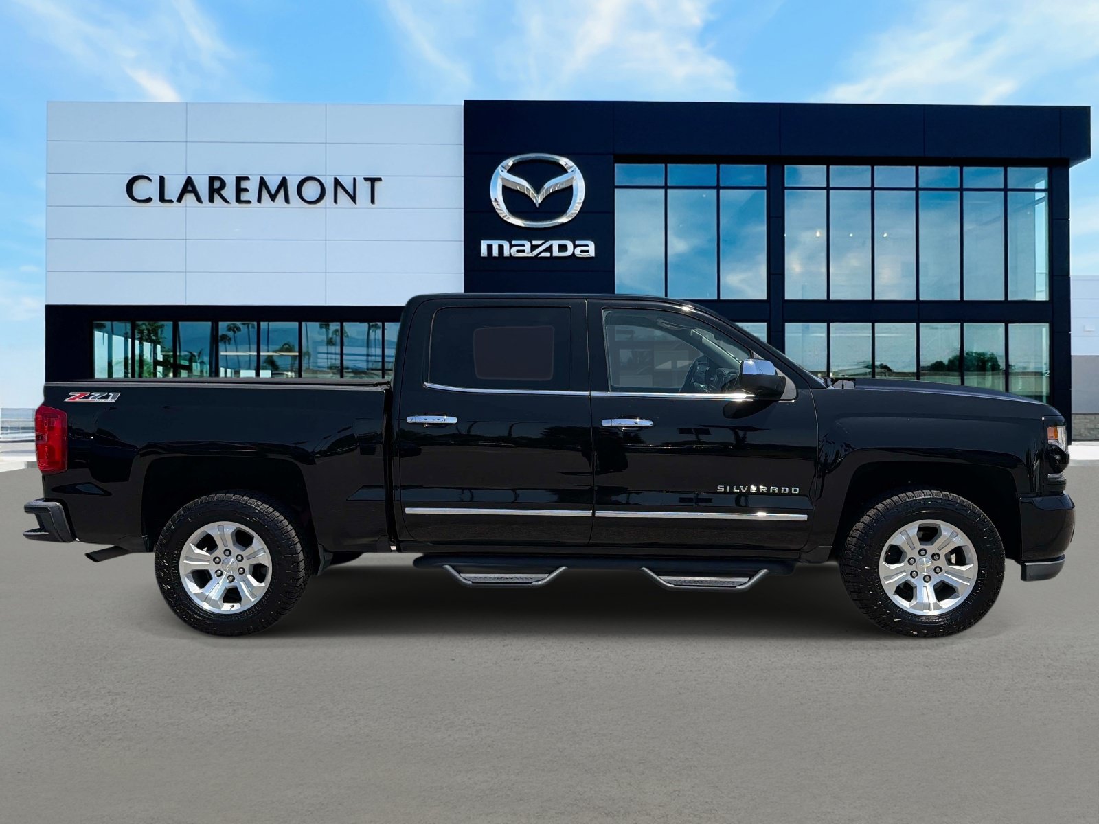 Used 2017 Chevrolet Silverado 1500 LTZ Z71 w/ LTZ Plus Package AWD/4WD image 4