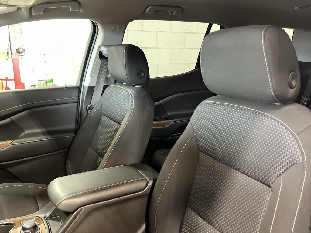 Used 2023 GMC Acadia SLE w/ Driver Convenience Package image 15