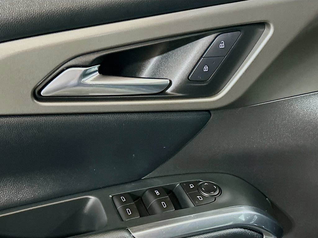 Used 2025 Chevrolet Traverse LT w/ Midnight/Sport Edition image 15