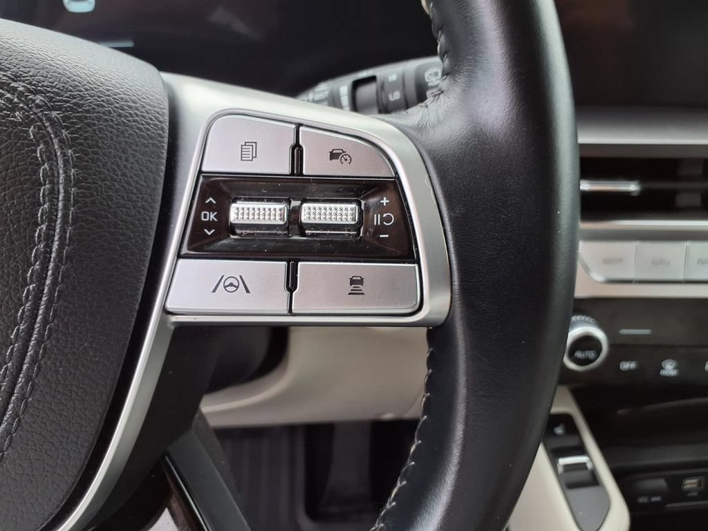 Used 2025 Kia Telluride S FWD image 14