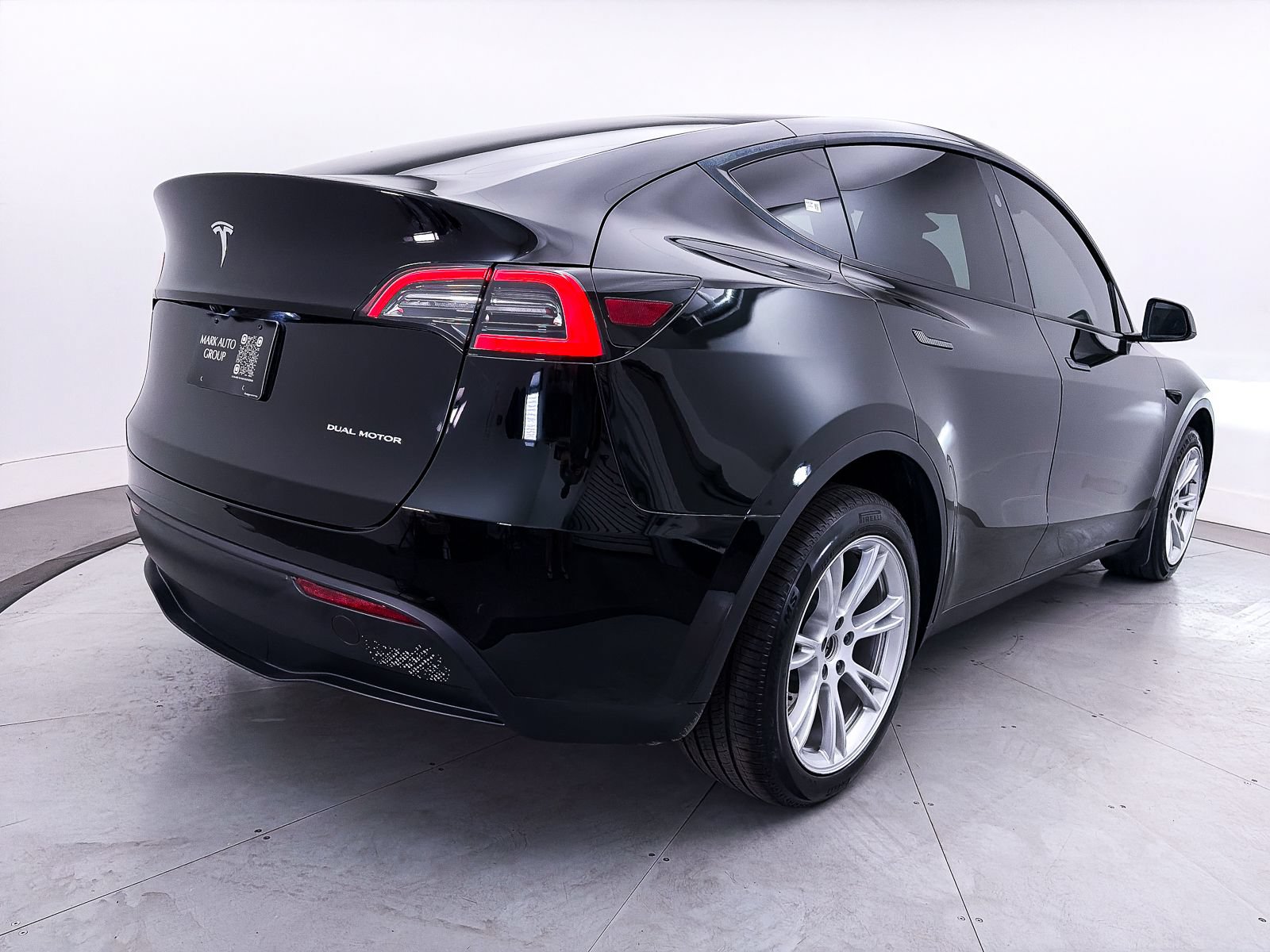 Used 2024 Tesla Model Y Long Range AWD/4WD image 14