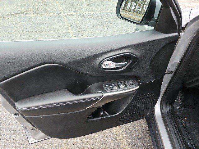 Used 2019 Jeep Cherokee Latitude Plus w/ Cold Weather Group image 21