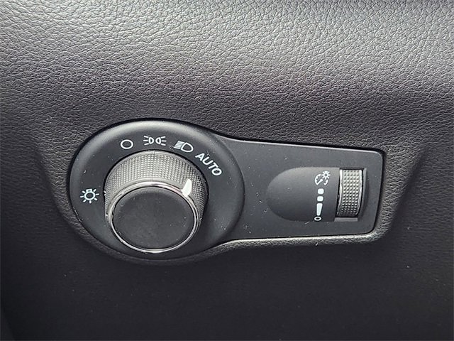 Used 2023 Jeep Compass Sport image 19