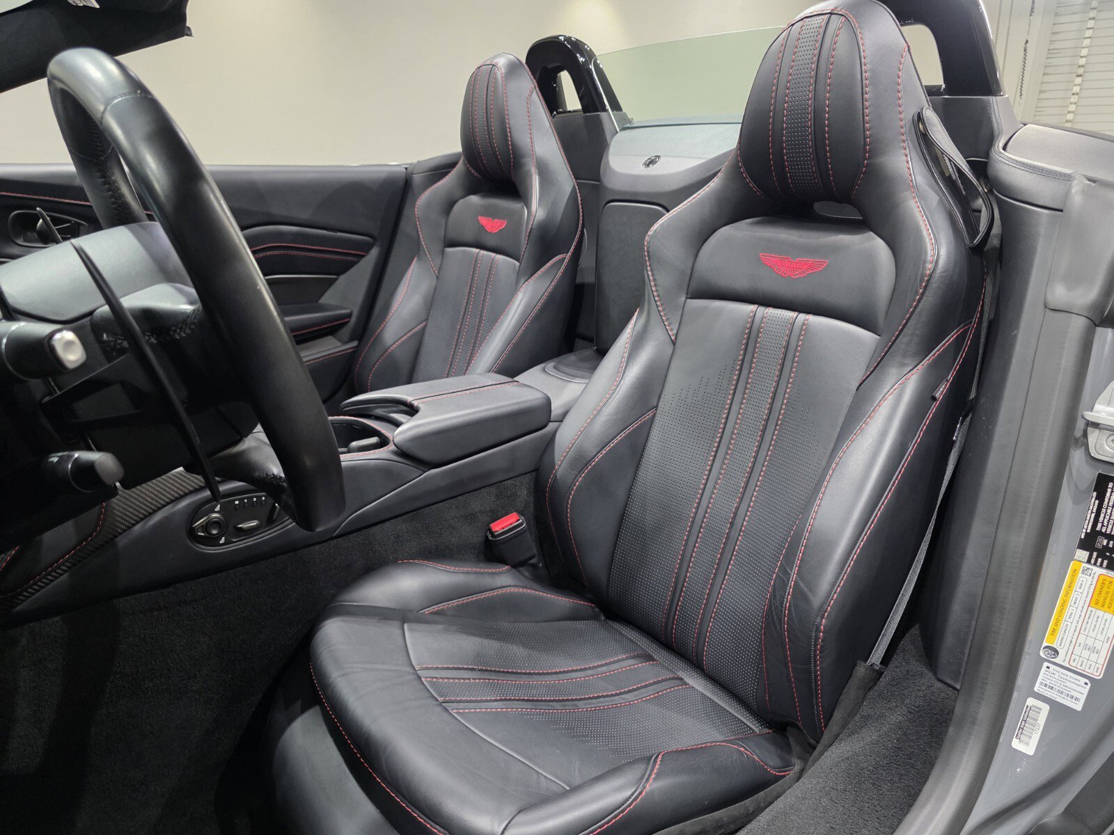 Used 2023 Aston Martin V8 Vantage Roadster image 12