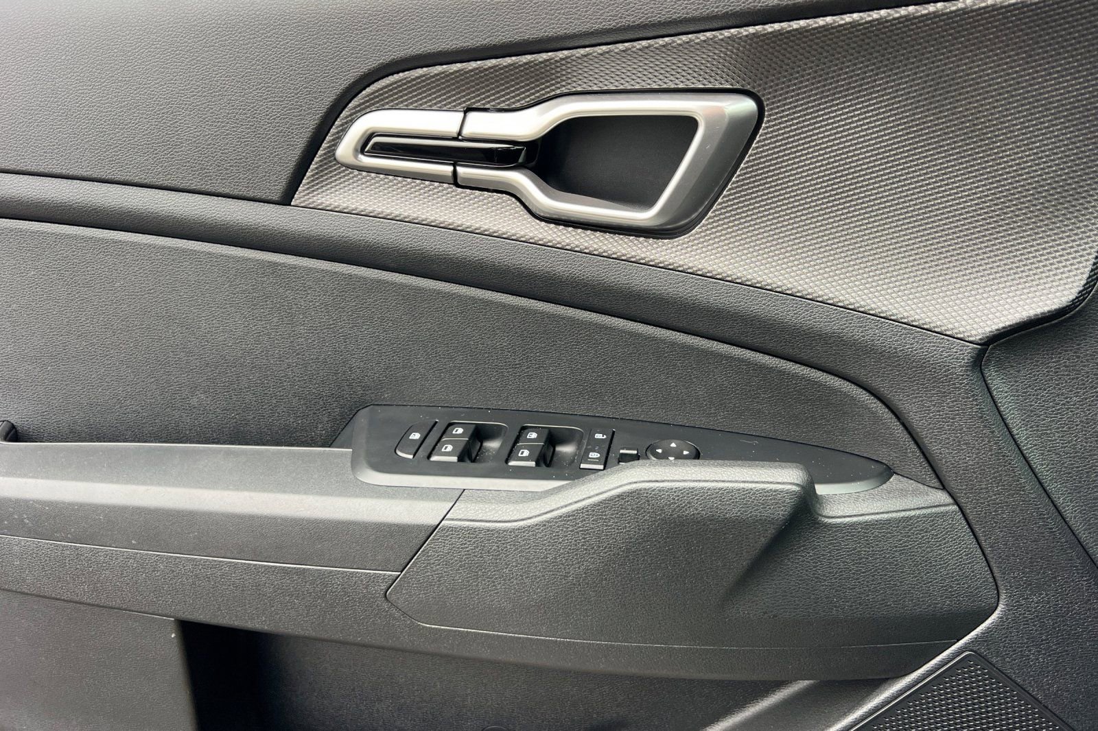 Certified 2025 Kia Sportage LX image 11