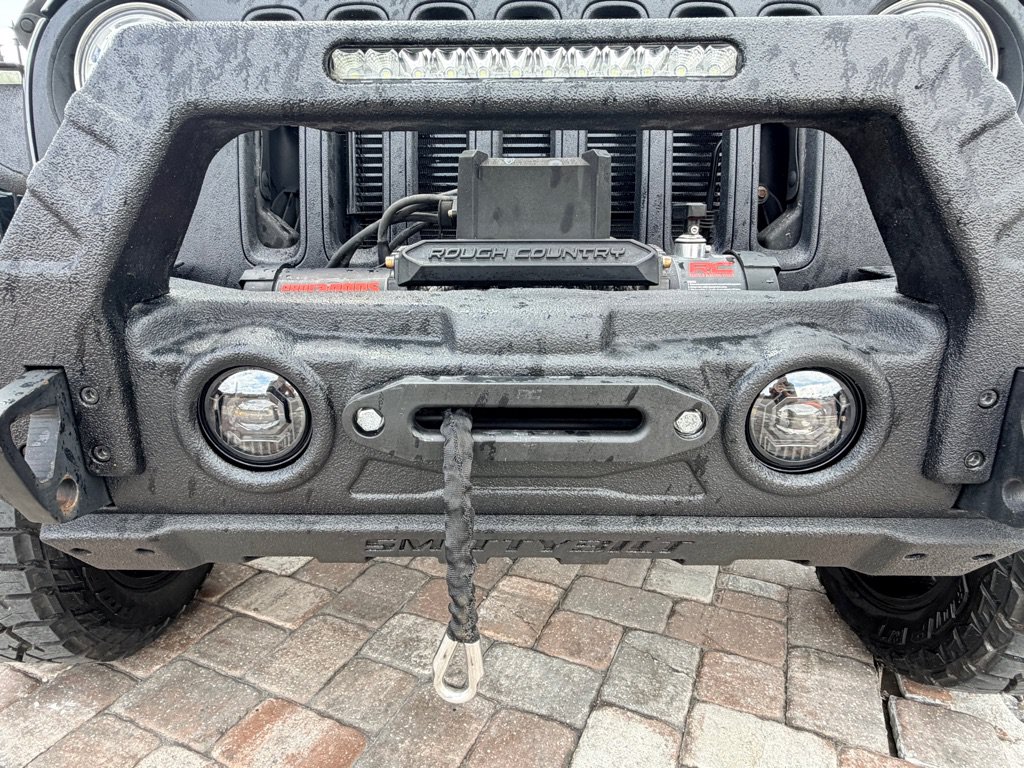 Used 2018 Jeep Wrangler Sahara w/ Connectivity Group AWD/4WD image 19