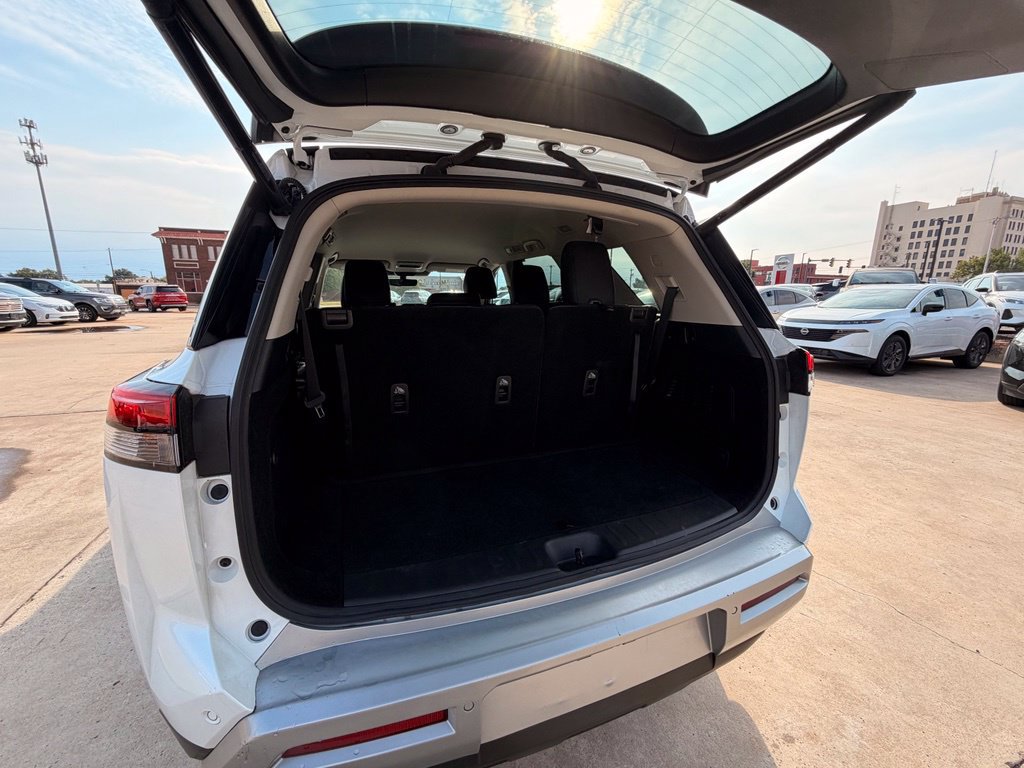 Certified 2025 Nissan Pathfinder SL FWD image 6