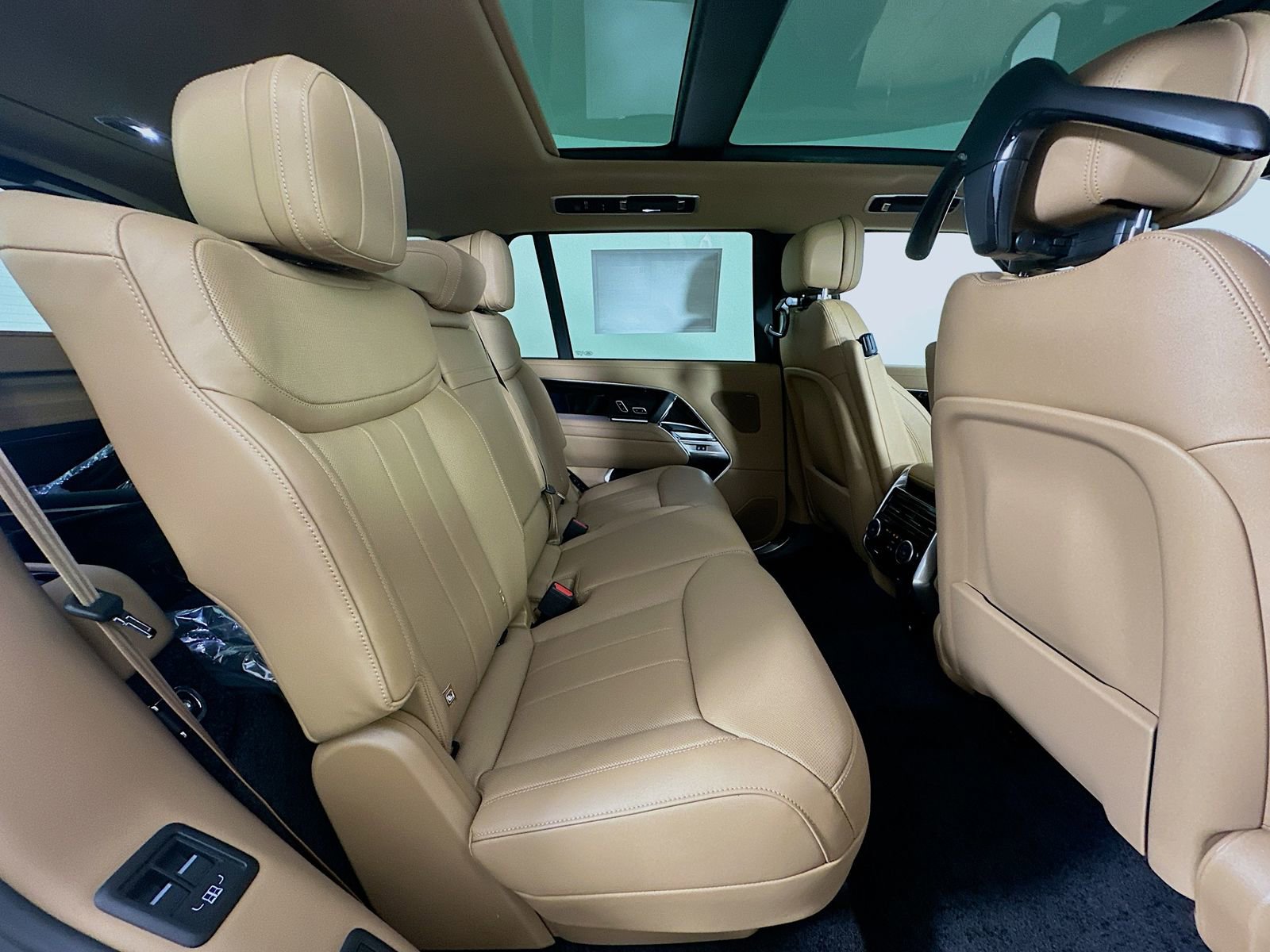 New 2026 Land Rover Range Rover Long Wheelbase SE AWD/4WD image 43