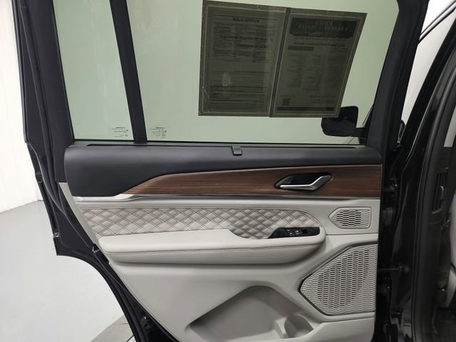 Used 2022 Jeep Grand Cherokee L Summit w/ Luxury Tech Group V AWD/4WD image 35