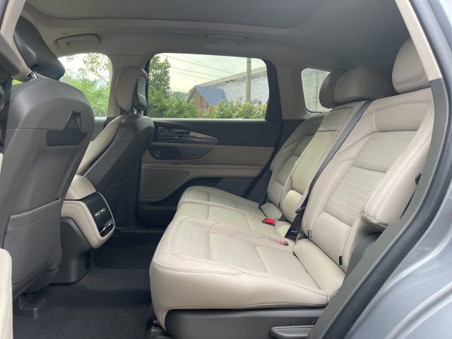 Used 2025 Lincoln Nautilus Reserve w/ Jet Appearance Package image 10