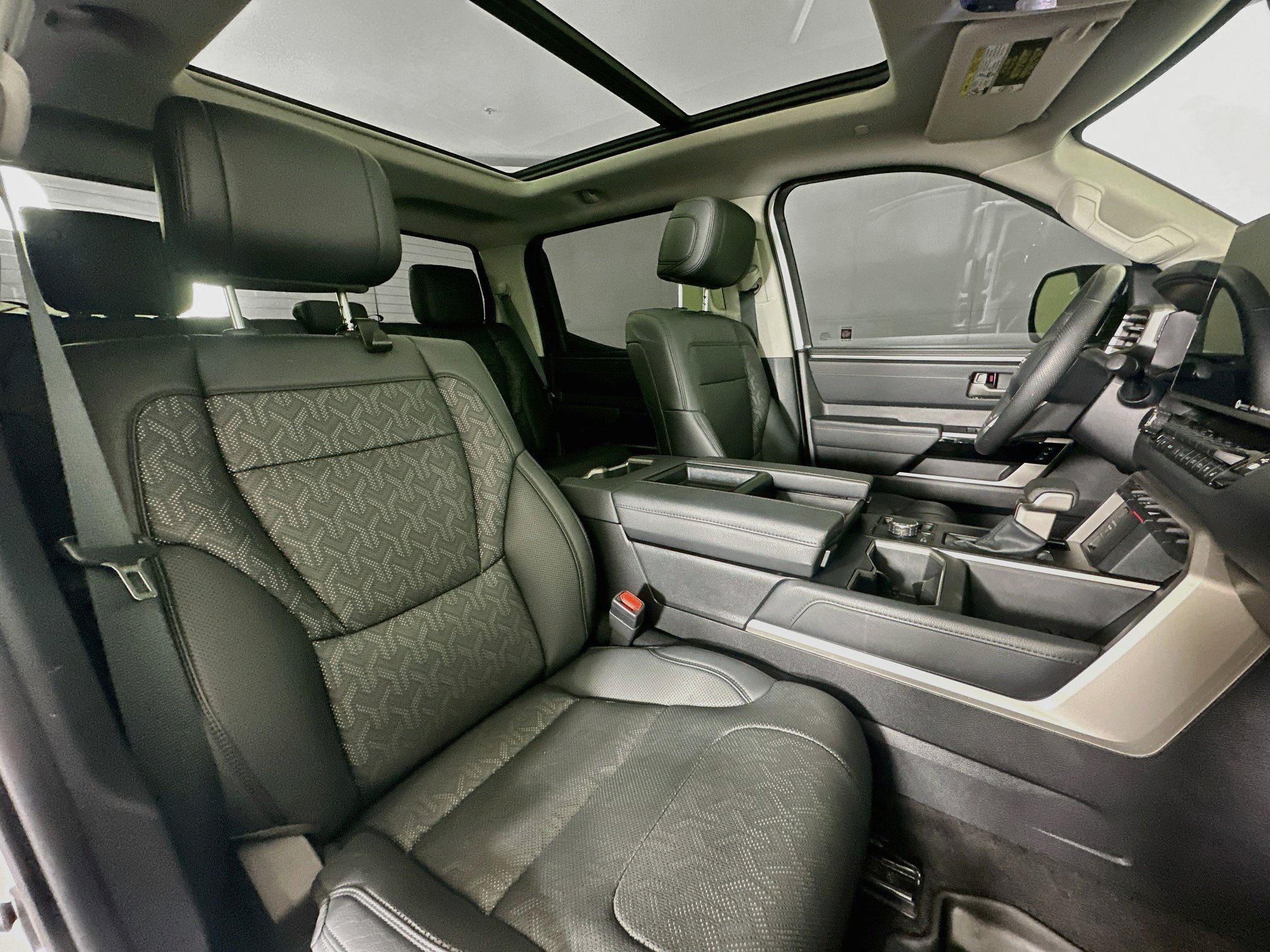 Used 2024 Toyota Tundra Limited AWD/4WD image 31