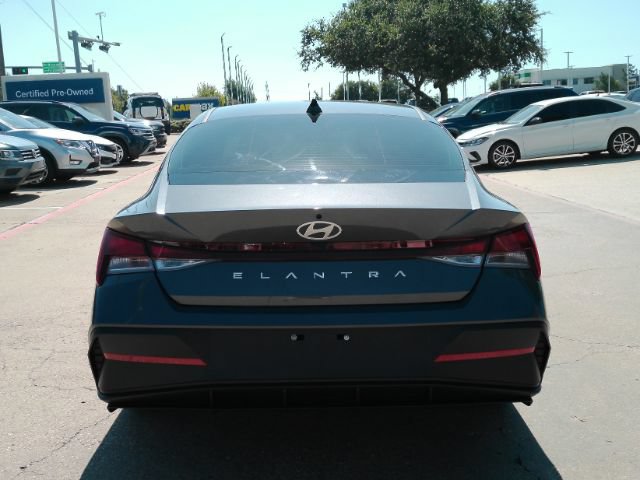 Used 2026 Hyundai Elantra SE FWD image 7