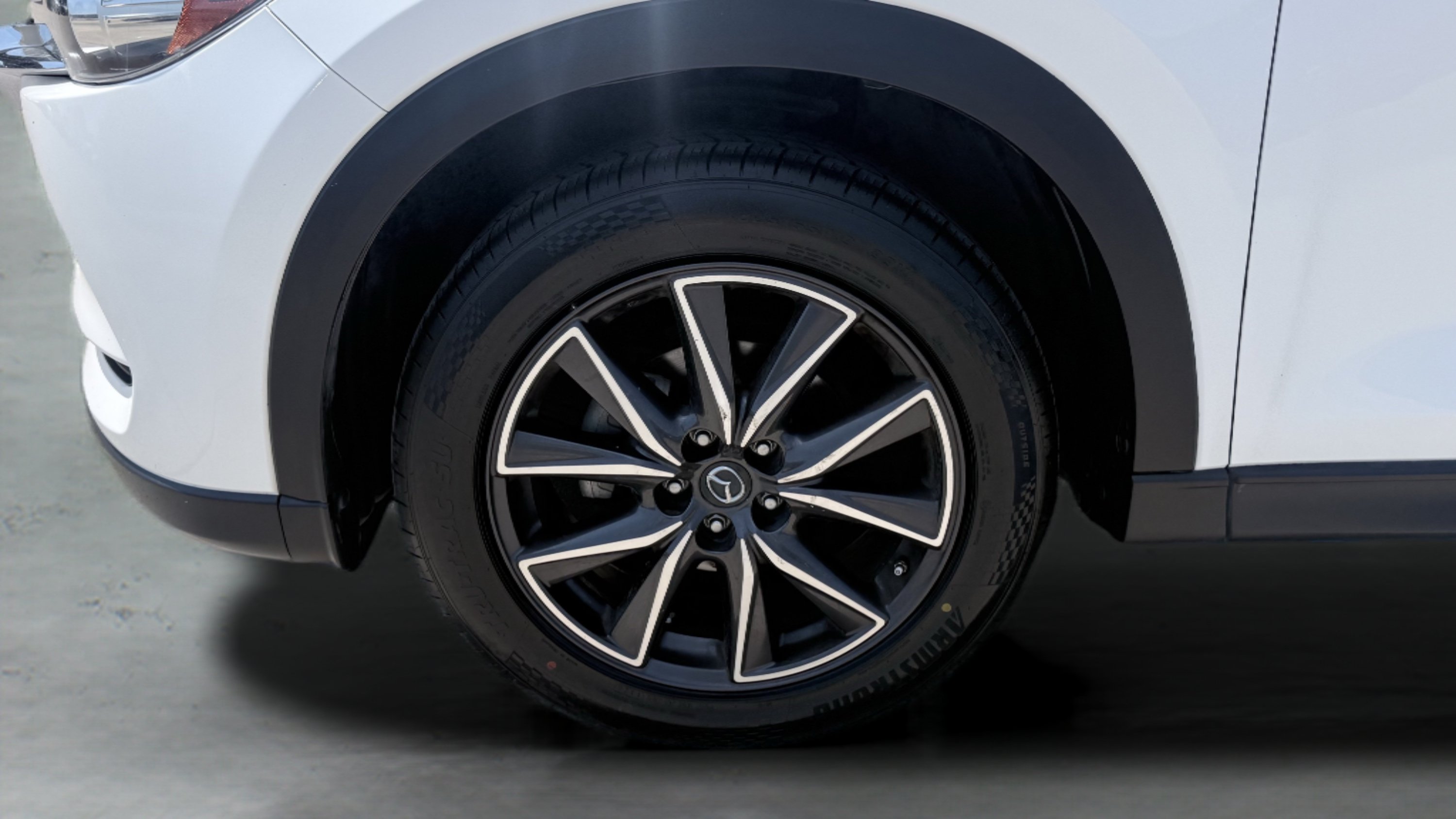 Used 2018 MAZDA CX-5 Touring w/ Preferred Equipment Package FWD image 13