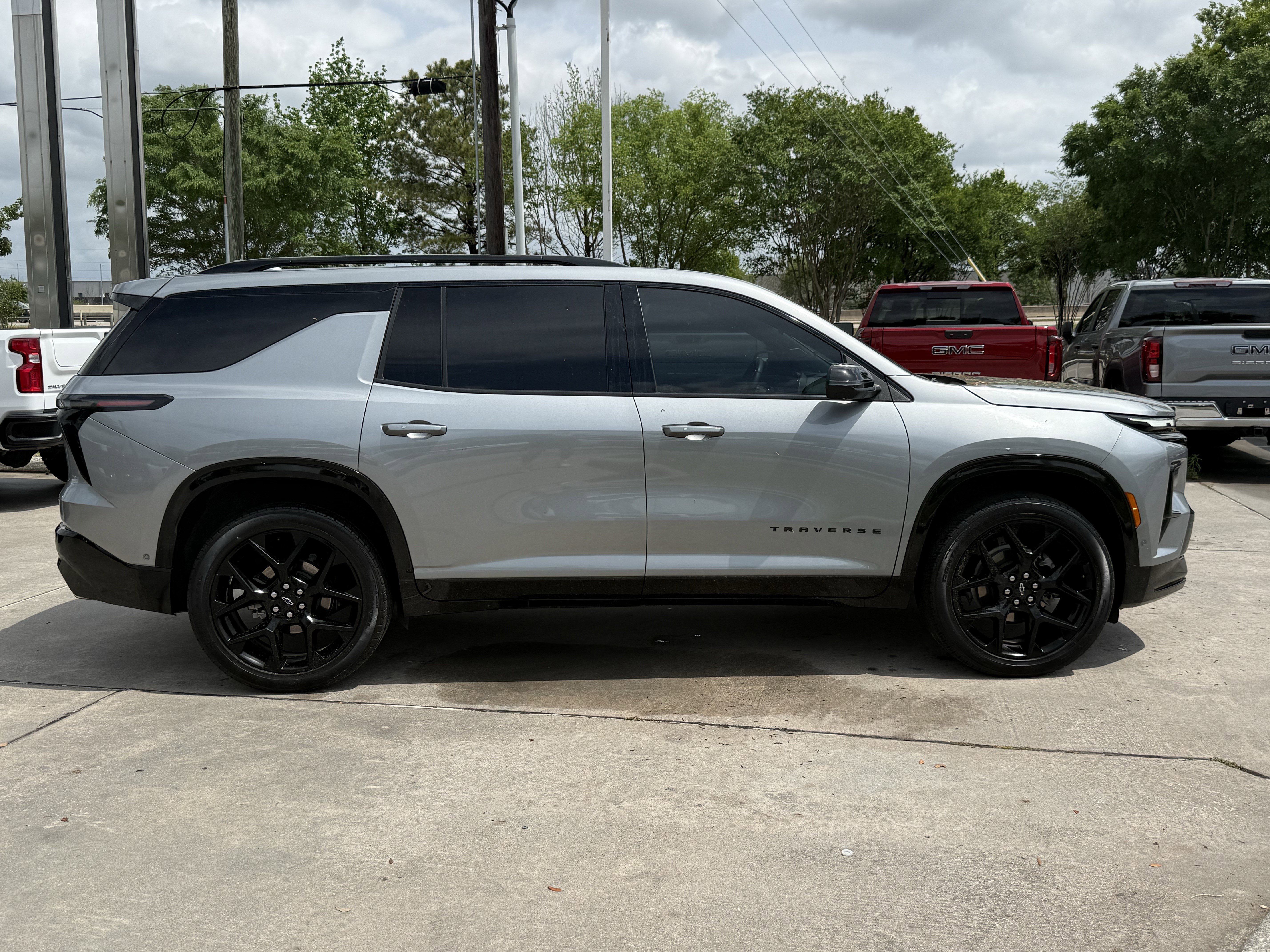 Used 2024 Chevrolet Traverse RS w/ LPO, Floor Liner Package image 3