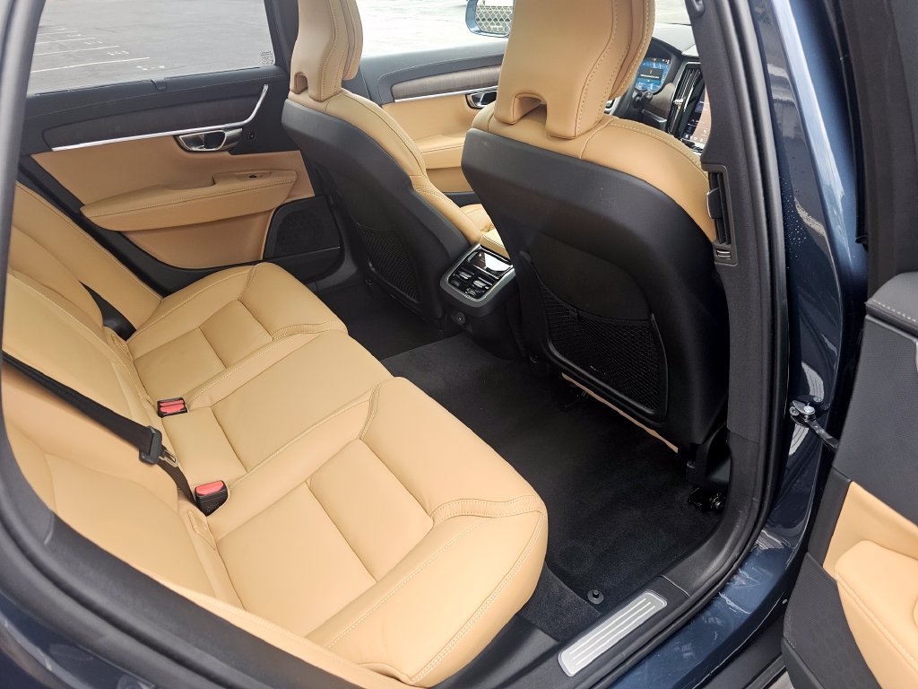 Used 2025 Volvo V90 B6 Cross Country Ultra AWD/4WD image 6
