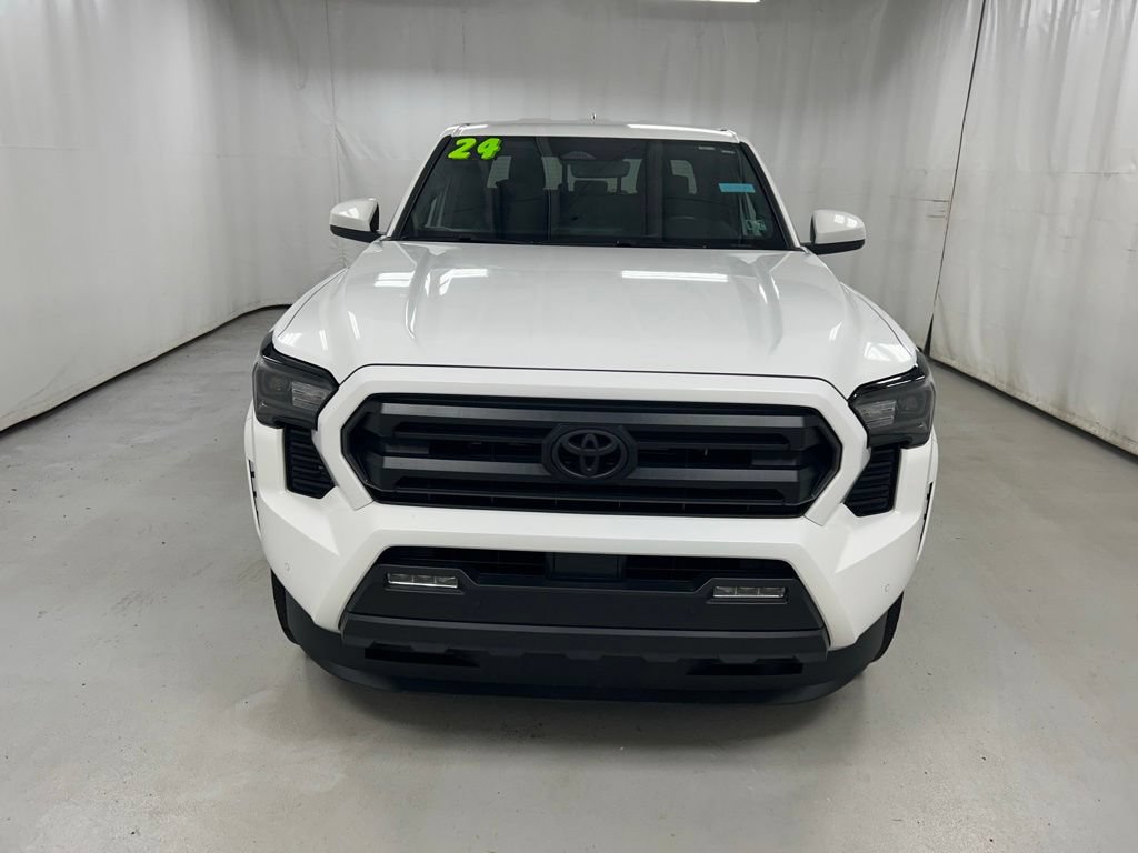 Used 2024 Toyota Tacoma SR5 AWD/4WD image 3