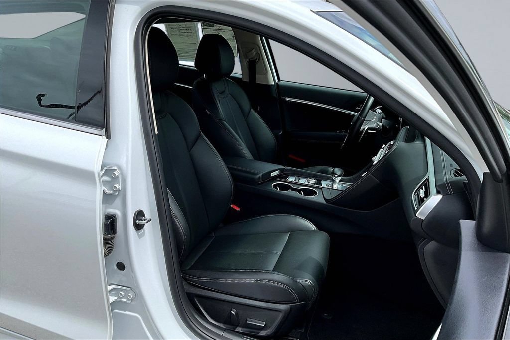 Used 2025 Genesis G70 2.5T RWD image 30