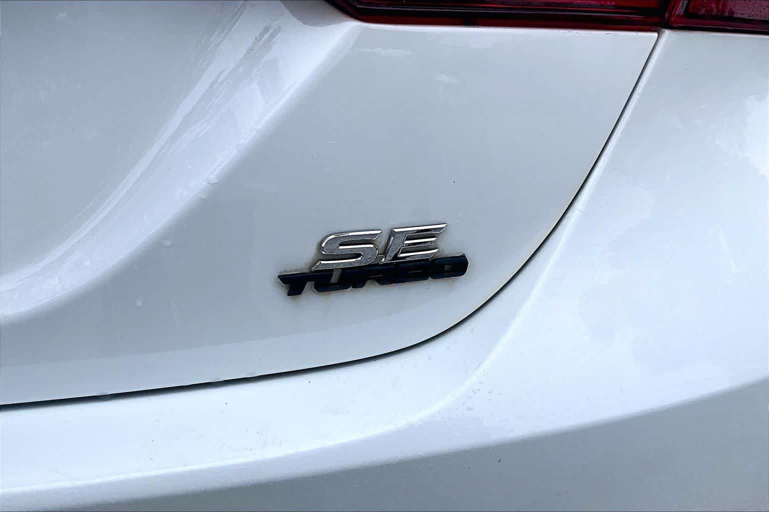 Used 2023 Toyota Camry SE FWD image 10